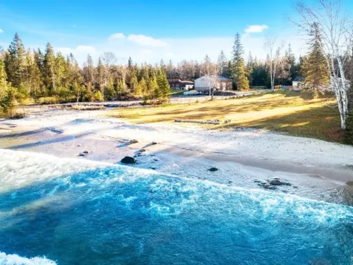 Image for article Family Friendly Airbnb Stays in Mackinaw City, Michigan to Book in 2025