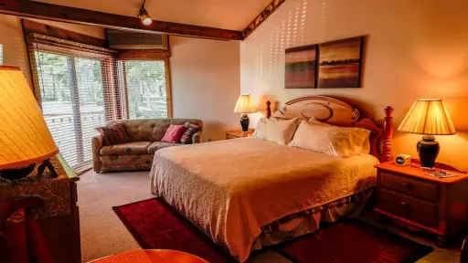 Image for article Best Airbnb Stays in Galena, Illinois to Book in 2025