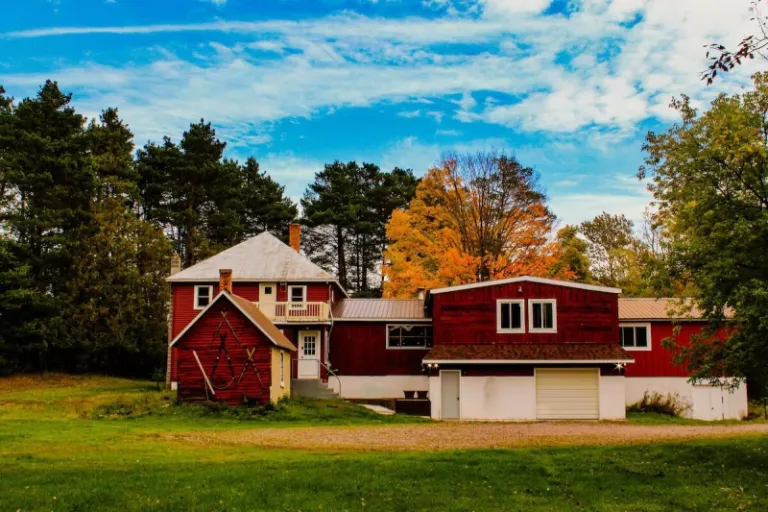 family friendly lodge Airbnb stays in Marquette