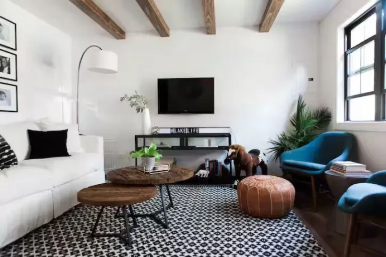 cozy Airbnb stays in Marquette