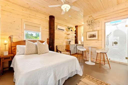 Image for article Best Airbnb Stays in Destin, Florida to Book in 2025