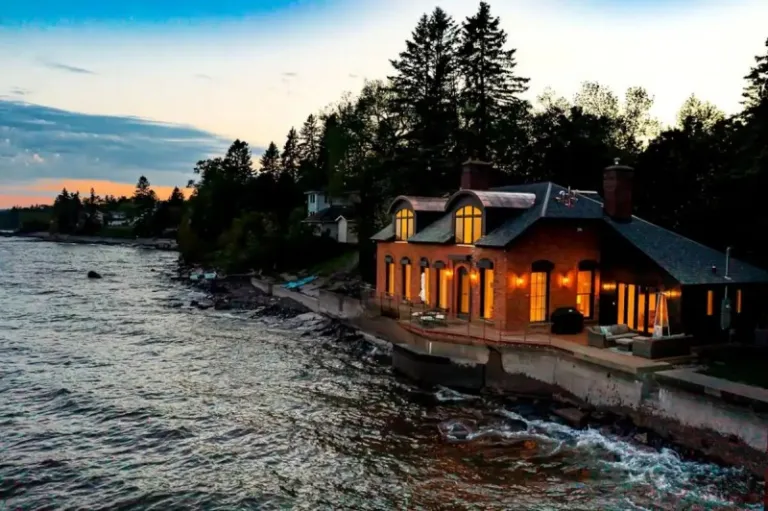 historic lakefront Airbnb stays in Duluth