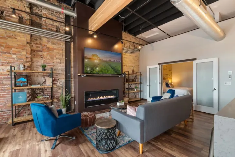penthouse Airbnb stays in Duluth