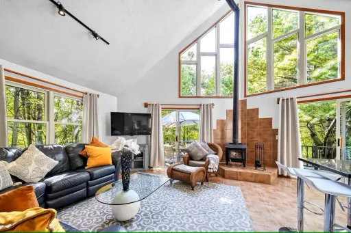 Image for article 10 Best Airbnb Stays in Saugatuck, Michigan – Curated 2025