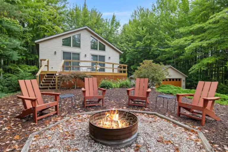 swiss chalet Airbnb Stays in Saugatuck