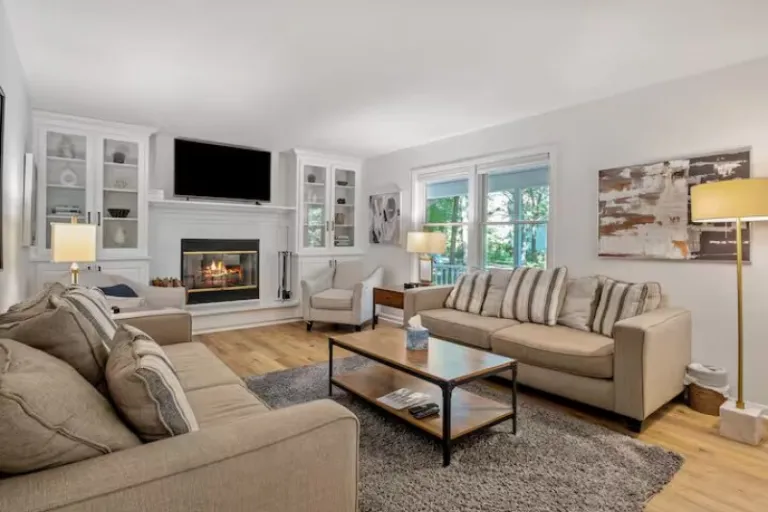 spacious cottage Airbnb Stays in Saugatuck