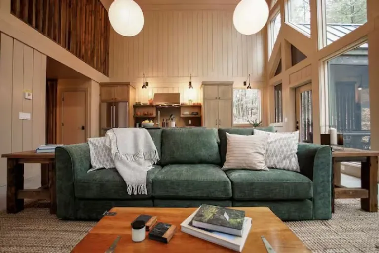 beautiful Airbnb Stays in Saugatuck