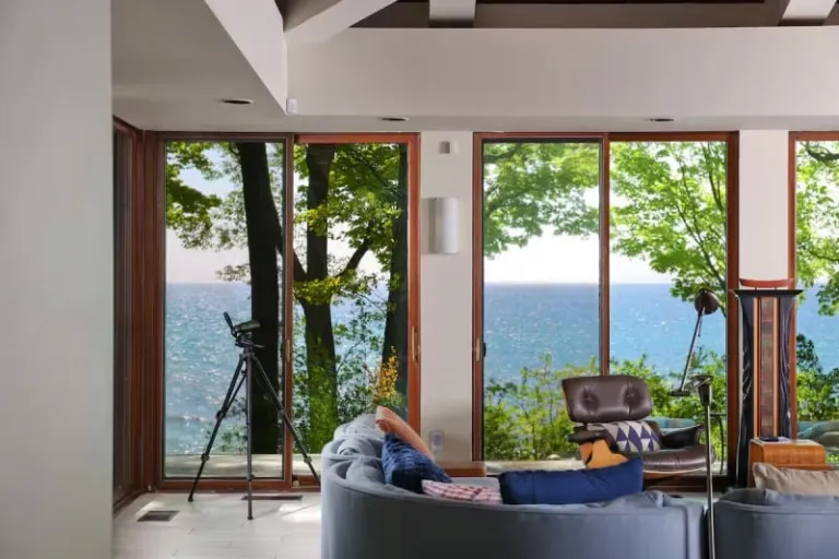 stunning lakefront Airbnb stays in Holland