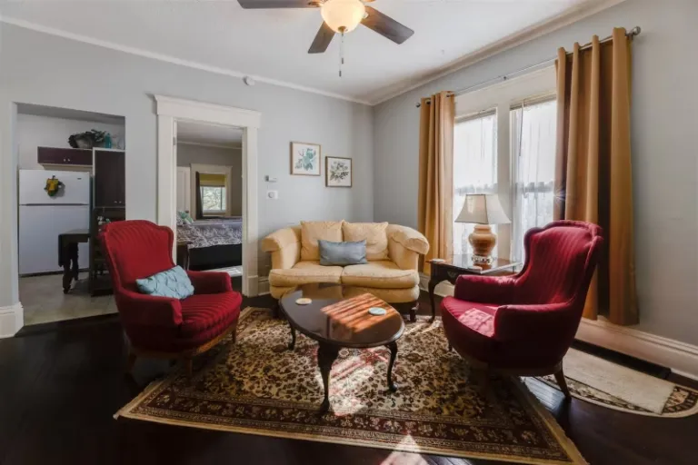 Airbnb in Des Moines