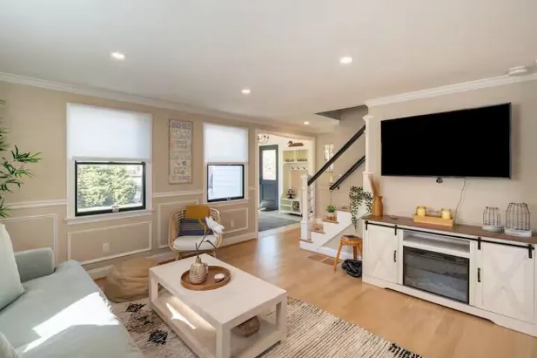 Airbnb stays in Martha’s Vineyard with all amenities 