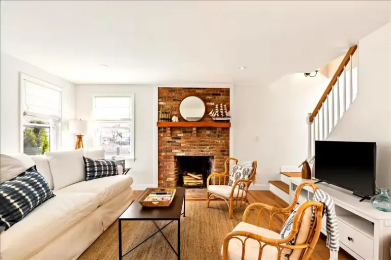 beautiful Airbnb stays in Martha’s Vineyard