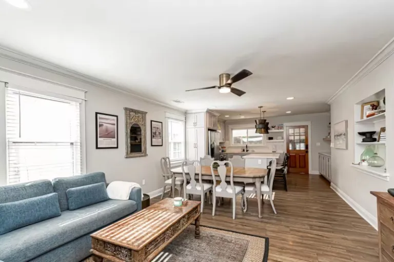 charming bungalow Airbnb Stays in Baton Rouge