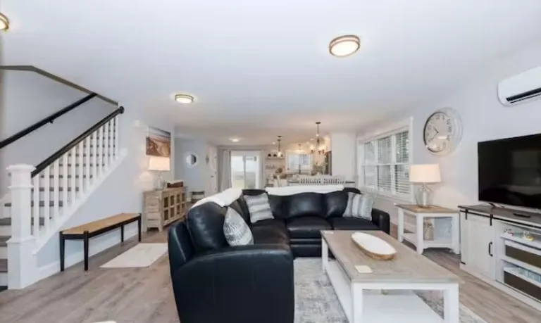 modern, dog friendly Airbnb stays in Wells Maine