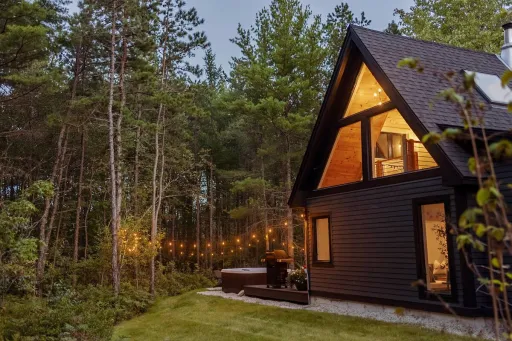 Image for article Best Airbnb Stays in Kennebunkport, Maine to Book in 2025