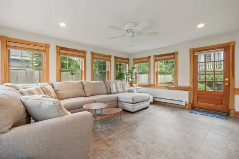 spacious Airbnb Stays in Ogunquit