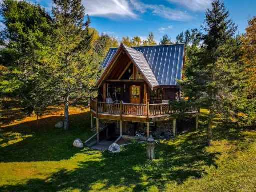 Image for article 8 Airbnb Stays in Upper Peninsula of Michigan to Book in 2025