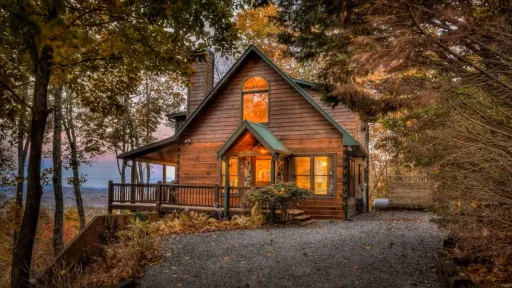 Image for article Family-Friendly Airbnb Stays in Blue Ridge, Georgia to book in 2025