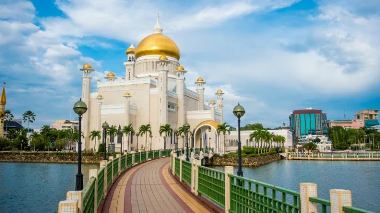 Sultan Omar Ali Saifuddien Mosque, Bandar Seri Begawan, Brunei