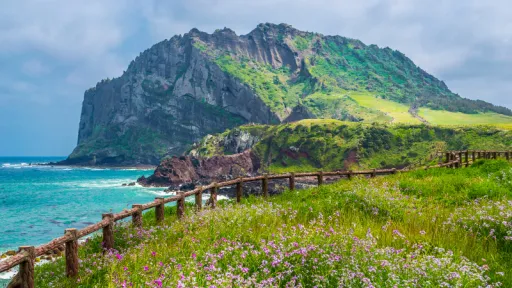 Image for article South Korea: A Seasonal Guide to Top Destinations for Singaporeans