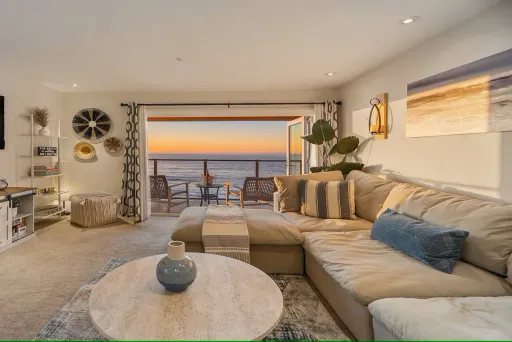 Image for article Best Beachfront Airbnb Stays in San Diego to Book in 2025