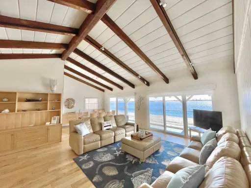 Image for article Best Airbnb Stays in Pacific Beach, San Diego to Book in 2025