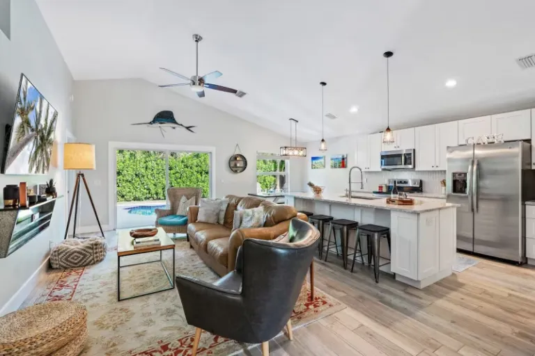 modern Airbnb stays in Jupiter