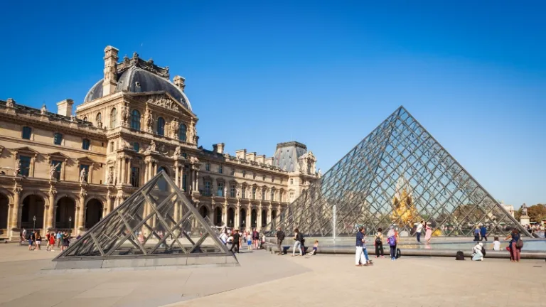 louvre entrance glass pyramid