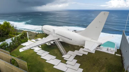 Image for article Did You Know There is a Villa Built in a Boeing 737 in Bali?