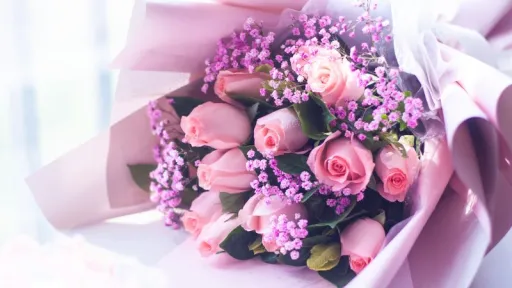 Image for article 8 Valentine’s Day Flower Bouquet Ideas Inspired by Destinations Around the World