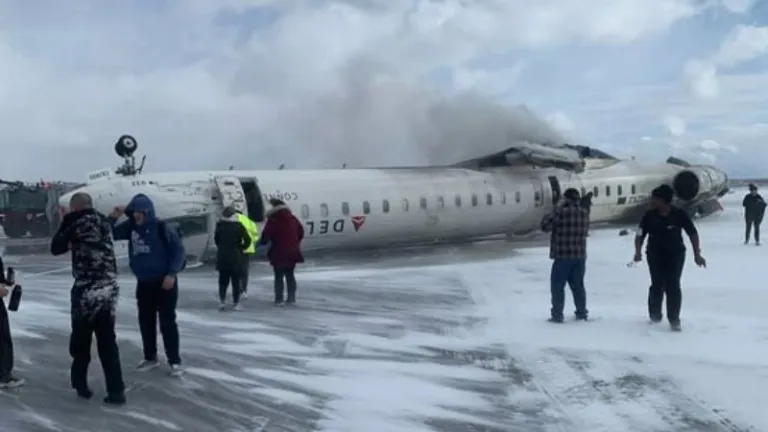 toronto flight crash
