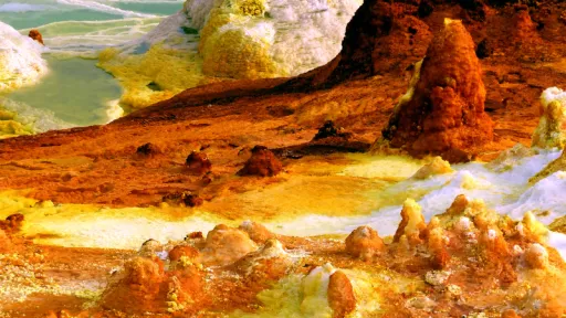 Image for article 5 Mind-Blowing Destinations with the Strangest Colour Combos