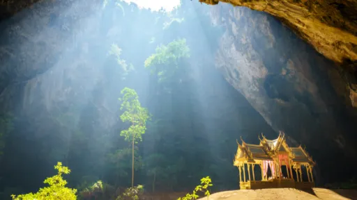 Image for article 7 Spectacular Caves in Asia You Absolutely Have to Visit