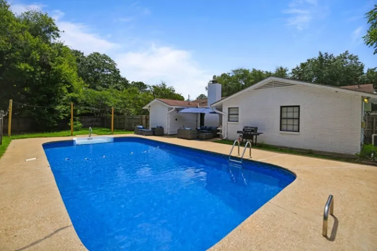 Airbnbs in Montgomery