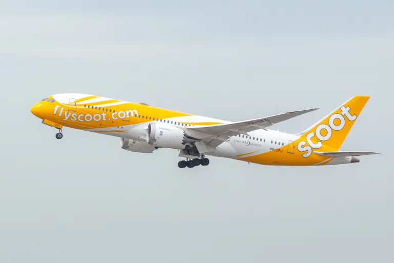 Scoot plane