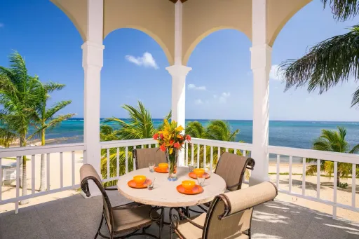 Image for article Family Friendly Airbnbs in Roatan, Honduras to Book in 2025