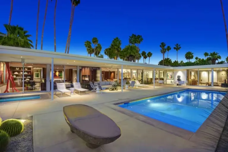  Airbnbs in Palm Springs