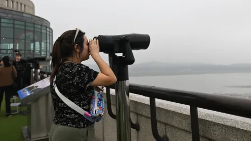 Image for article Sip Coffee While Peeking Into North Korea at This Unique South Korean Starbucks