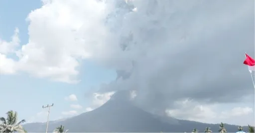 Image for article Bali Volcano Eruption Cancels Flights, Disrupts Travel
