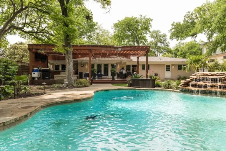  Airbnbs in Dallas 