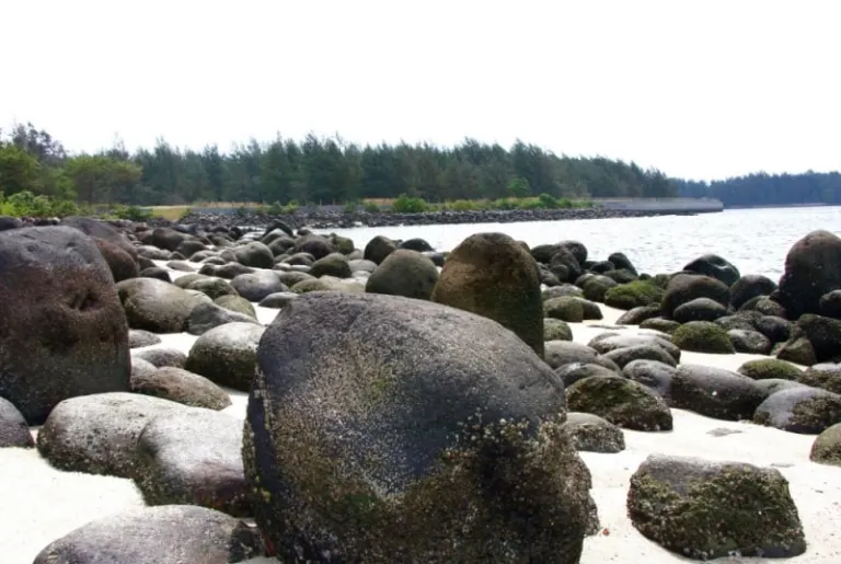 hidden beaches singapore