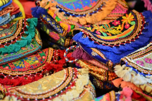 Image for article Jakarta Souvenirs: 10 Authentic and Budget-Friendly Things to Buy in Jakarta