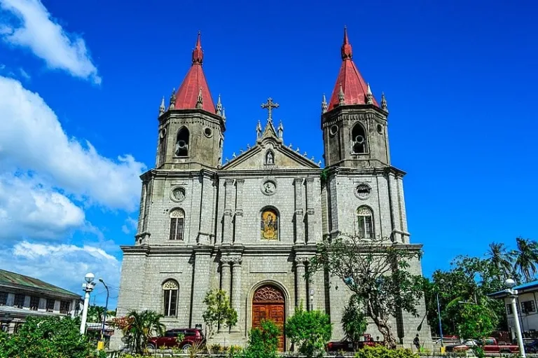 facade of molo church | iloilo itinerary