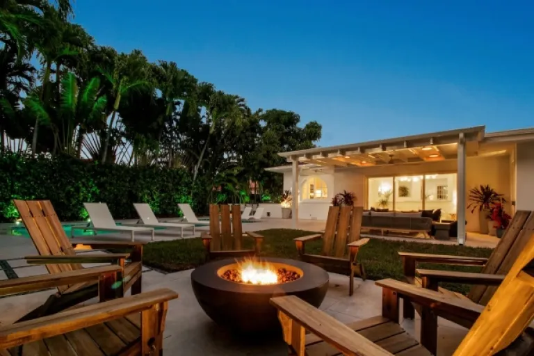 brilliant outside view of Airbnbs in Miami