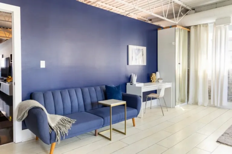 simplistic hall of Airbnbs in Chicago