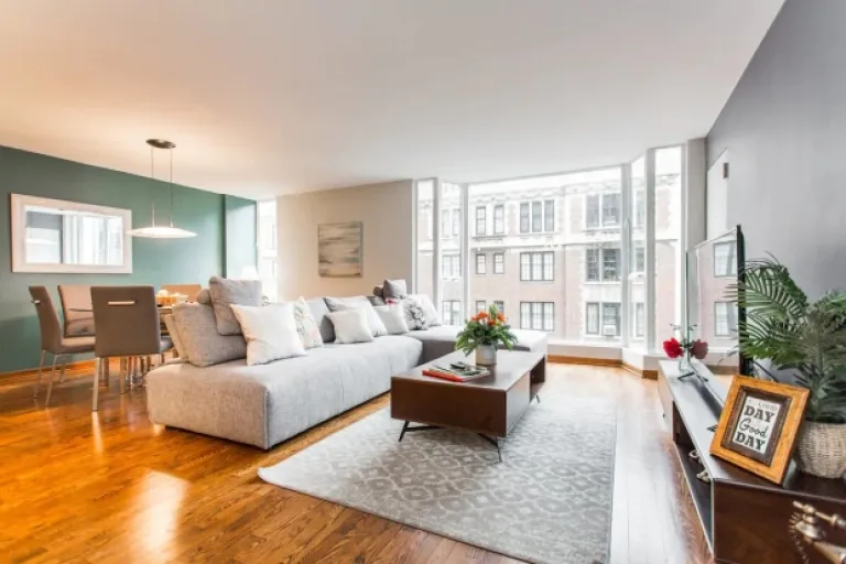 elegant hall with beautiful outside view of Airbnbs in Chicago