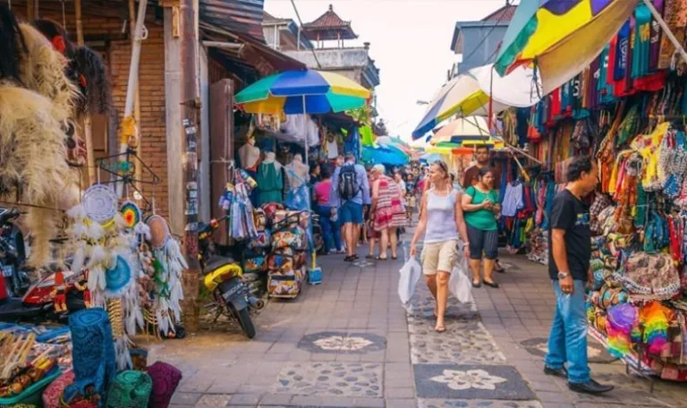 things to do in ubud: ubud art market