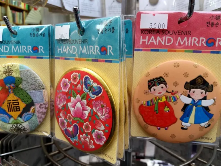 Hand mirrors