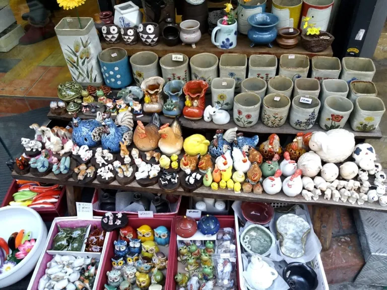 Korea figurines