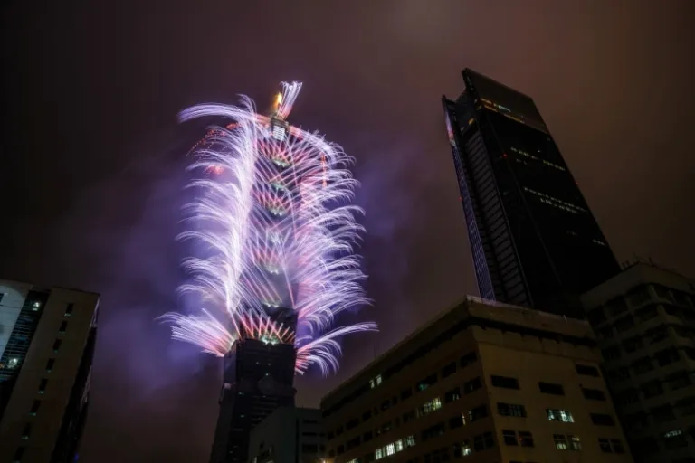 things to do in taipei: fireworks at taipei 101