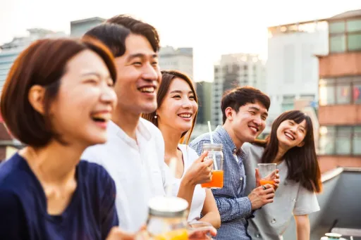 Image for article Weird But Hilarious Techniques Korean Guys Use to Pick Up Girls